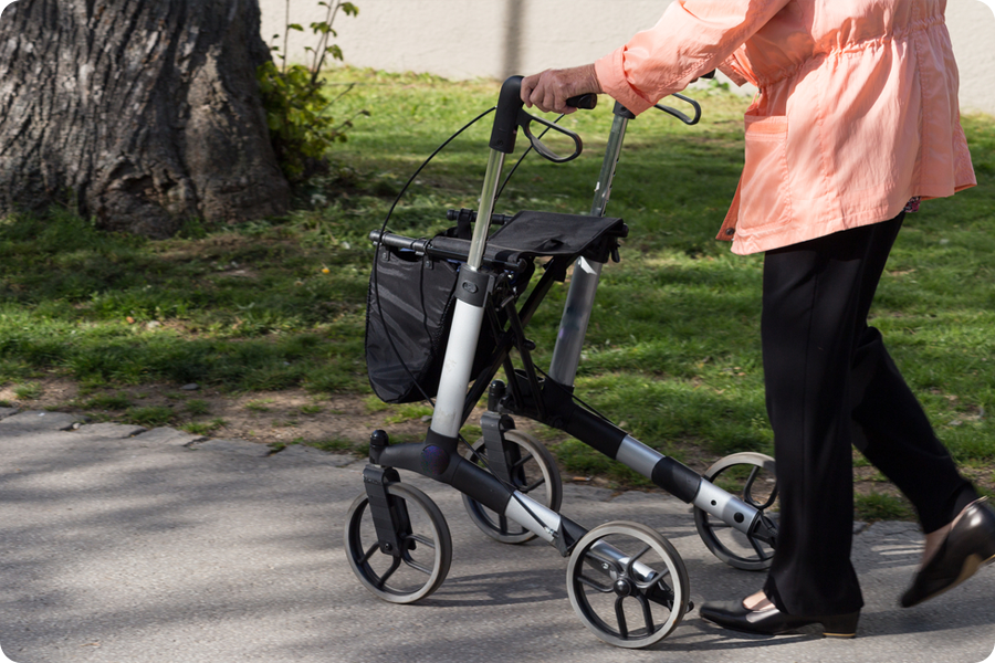 Rehabilitation patients: Suitable for patients in the postoperative recovery period and patients with chronic diseases, providing a smooth and comfortable mobility experience.